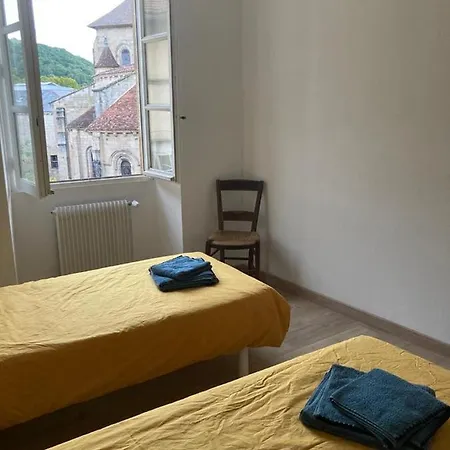 Tres Bel Appartement Dans Centre Historique De Figeac شقة *